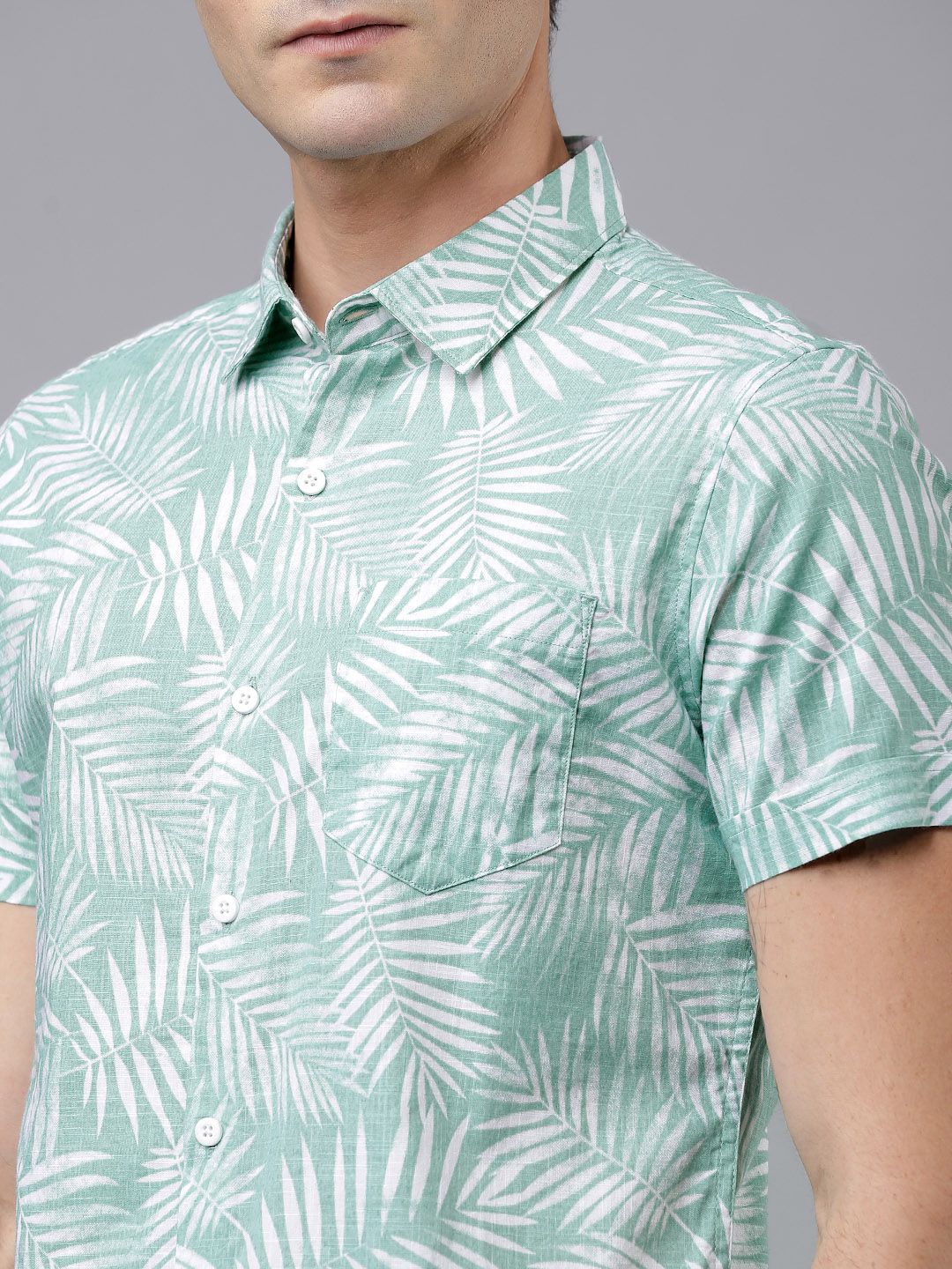 52184495-5918-47a7-b61f-fc6c91723df01583362984202-2.jpg Men Green & White Slim Fit Printed Casual Shirt - Image 1